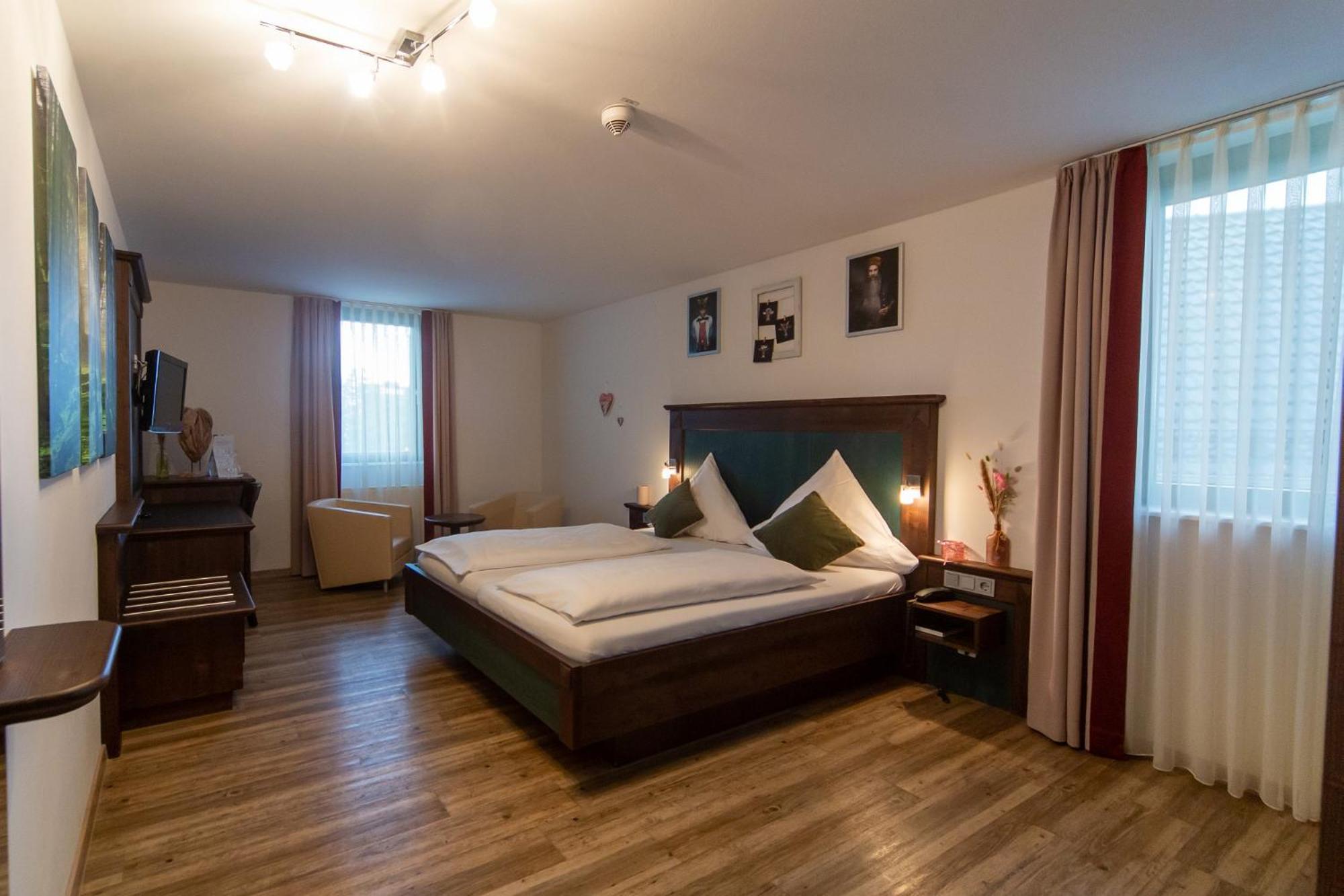 באד ווילבאד Hotel Restaurant Auerhahn מראה חיצוני תמונה