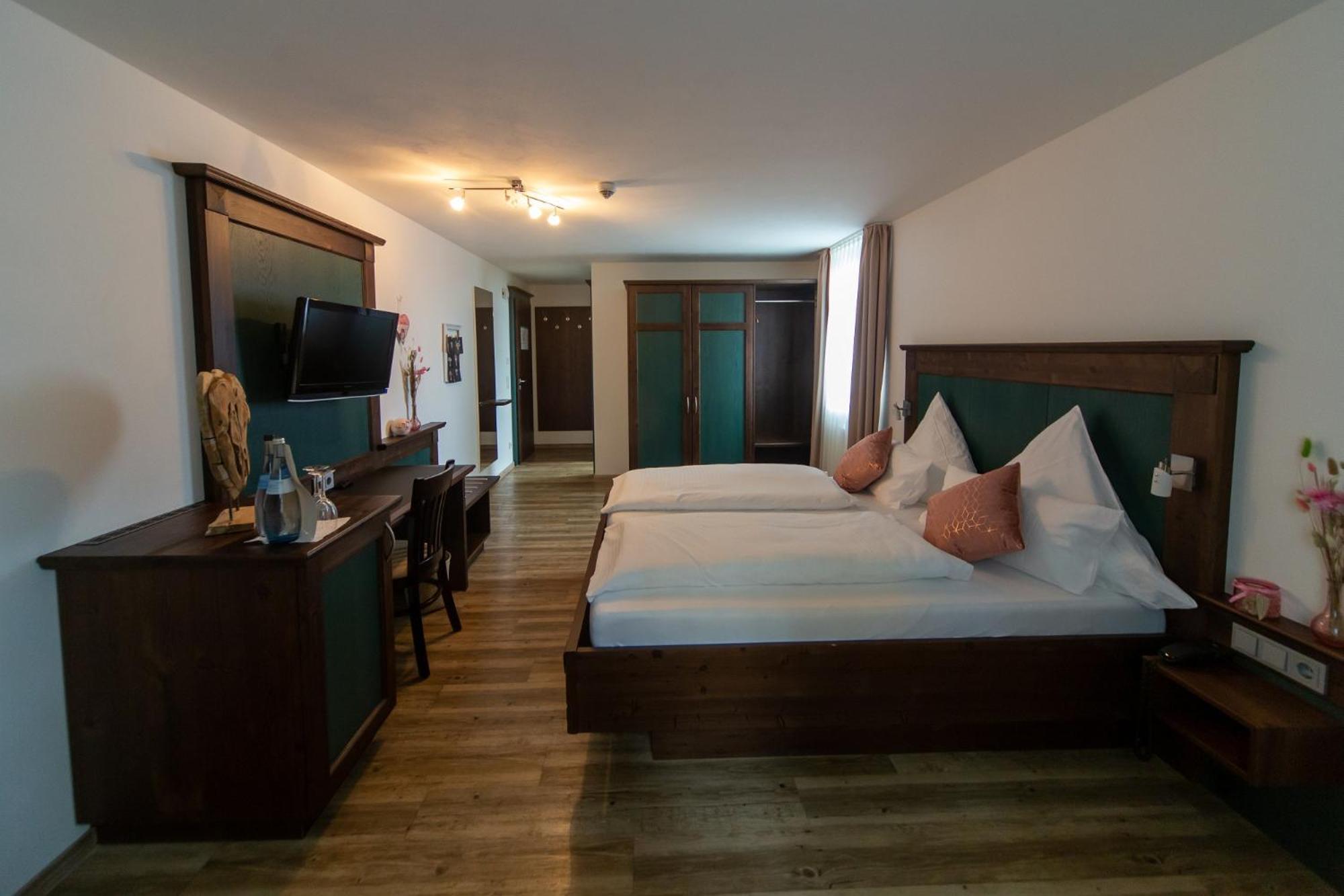 באד ווילבאד Hotel Restaurant Auerhahn מראה חיצוני תמונה