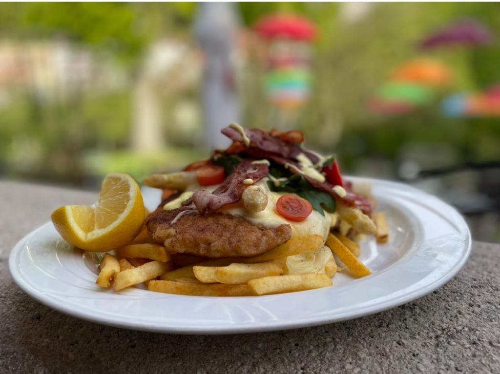 באד ווילבאד Hotel Restaurant Auerhahn מראה חיצוני תמונה